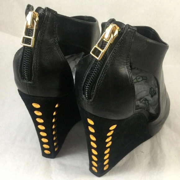Pour La Victor Black Wedge Heels with Gold Studs - Picture 2 of 9
